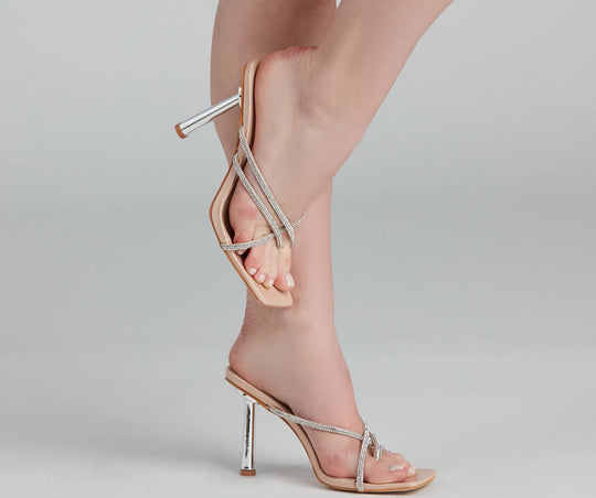 Olśnij w Strappy Mules z Kryształkami i Kwadratowym Noskiem