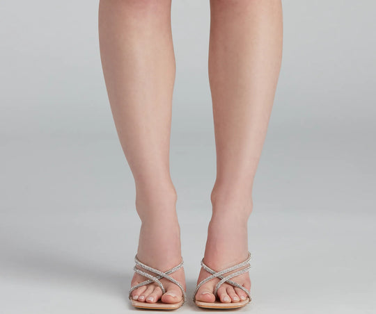 Olśnij w Strappy Mules z Kryształkami i Kwadratowym Noskiem