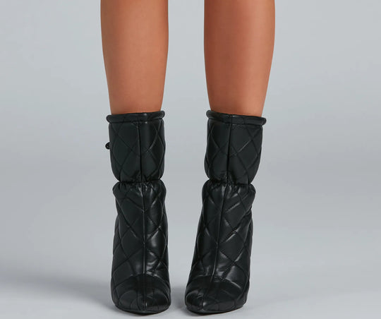 Gequiltowane piękno, botki stiletto z marszczeniem