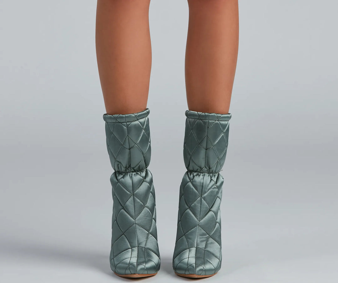 Gequiltowane piękno, botki stiletto z marszczeniem