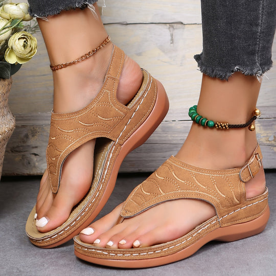 Alpara | Sandały damskie na koturnie z paskiem - Otwarty palec, Slingback