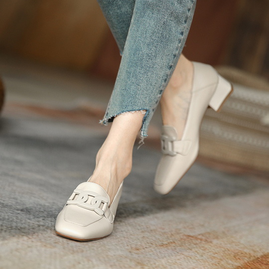 Evrynth | Damskie skórzane loafersy - Elegancki design z klamrą, grube obcasy