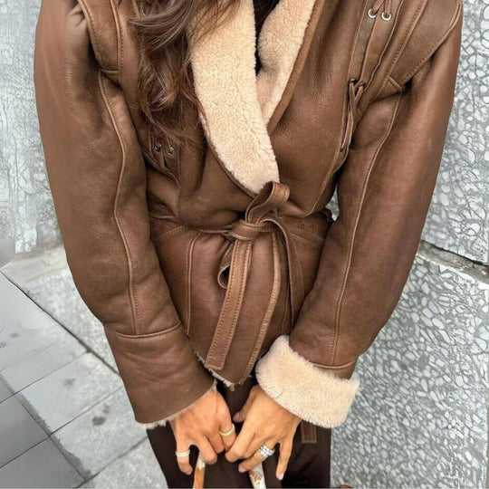 Paloma | Stylowa kurtka z sztucznej skóry z futrem teddy i detalami sznurowania