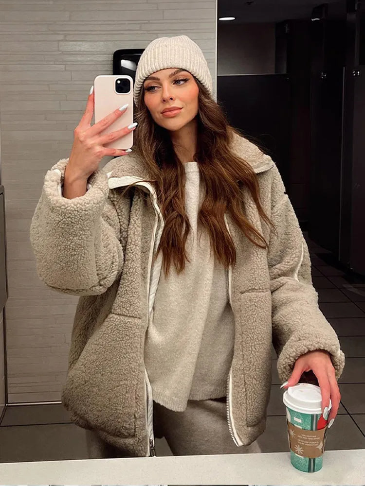Kobie'ska Oversize'owa Kurtka Fleece z Zamkiem i Wysokim Kołnierzem