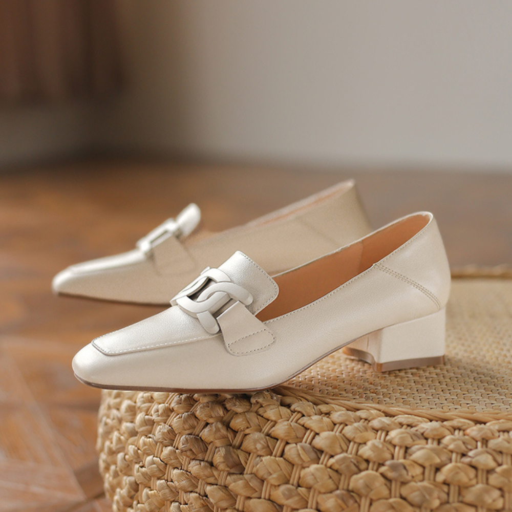 Evrynth | Damskie skórzane loafersy - Elegancki design z klamrą, grube obcasy