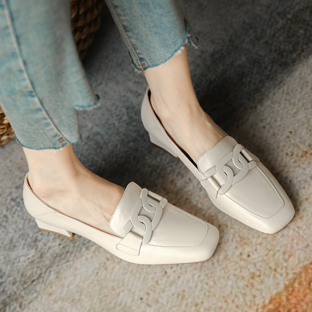 Evrynth | Damskie skórzane loafersy - Elegancki design z klamrą, grube obcasy