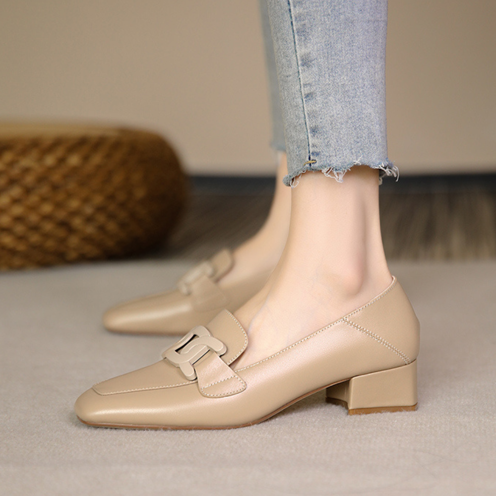 Evrynth | Damskie skórzane loafersy - Elegancki design z klamrą, grube obcasy