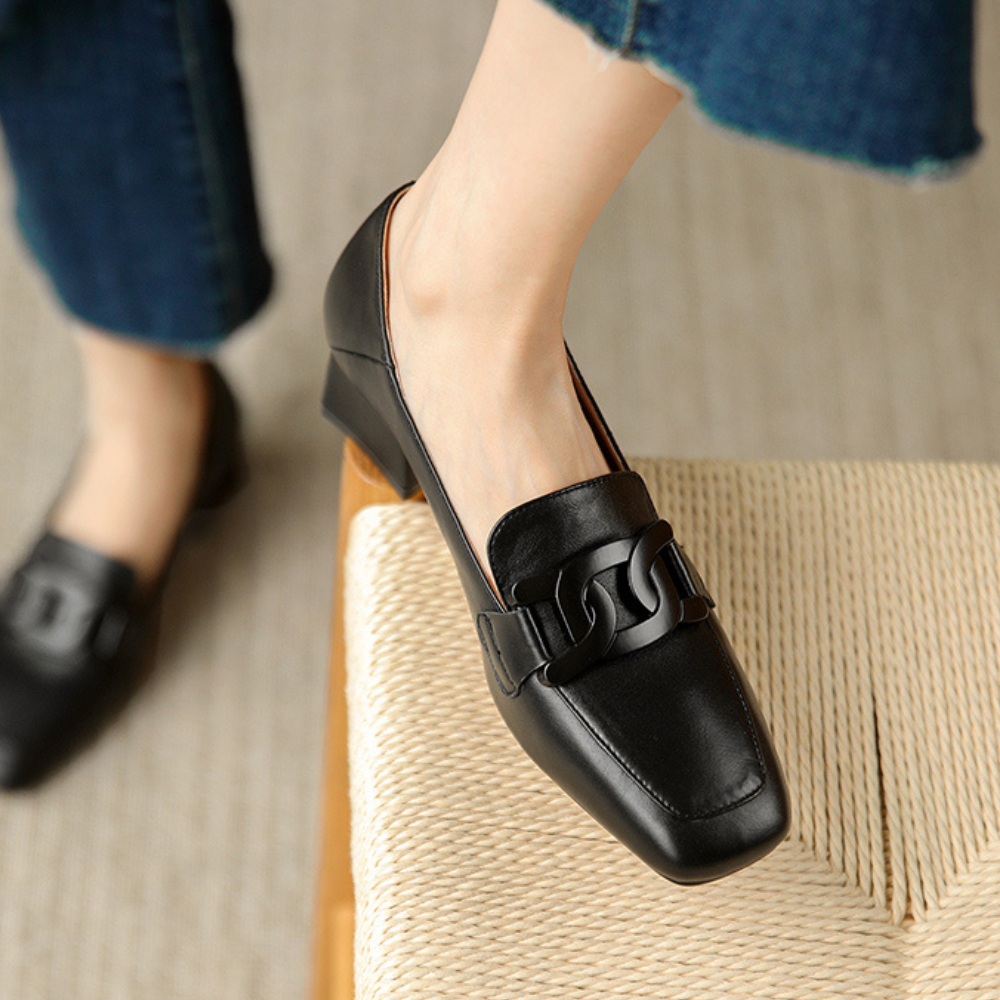 Evrynth | Damskie skórzane loafersy - Elegancki design z klamrą, grube obcasy
