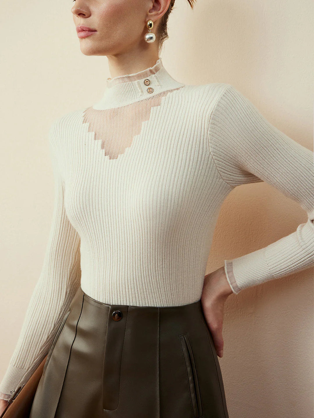 Top z wysokim kołnierzem i tiulem | Kremowy | Elegancki i wyrafinowany
