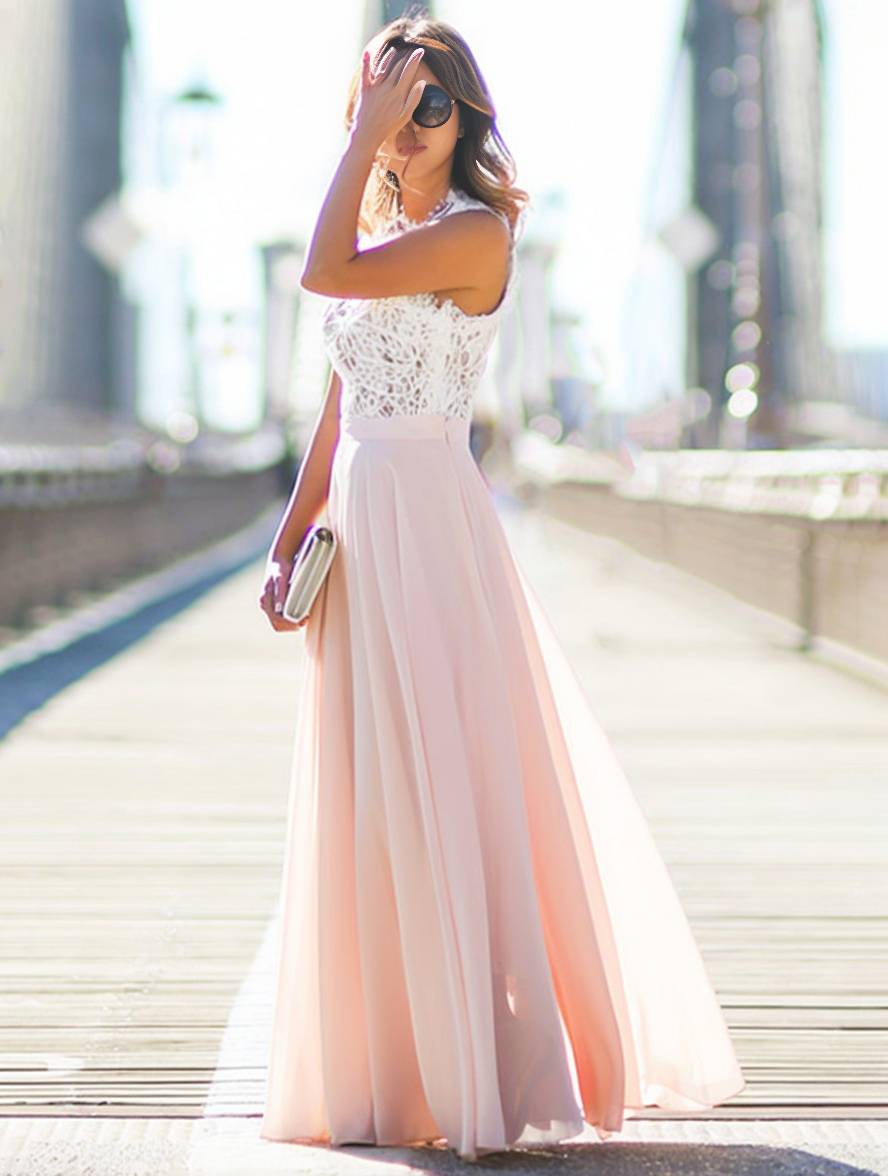 Kobieta | Długa Sukienka Różowa | Dekolt w Serek | Koronkowe Detale | Styl Elegancki i Romantyczny