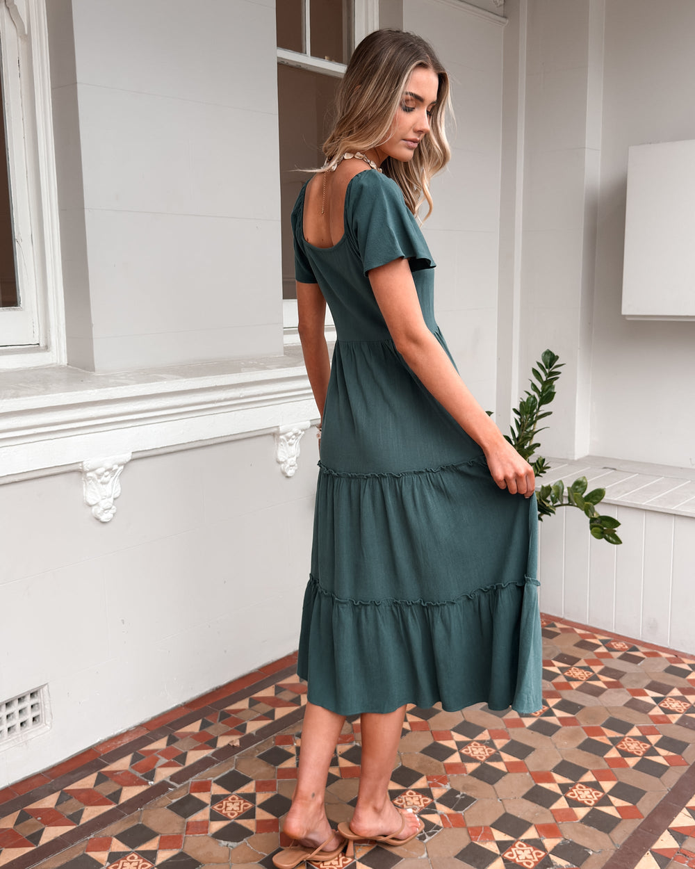 Kobieta | Luźna Sukienka Midi | Falbany | Kieszenie | Dekolt V