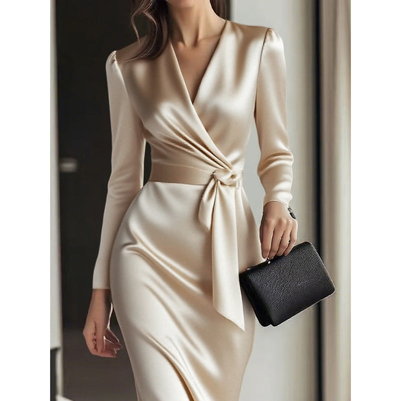 Giulia Fontane | Satynowa Sukienka Bodycon z Paskiem w Burgundowym Czerwonym