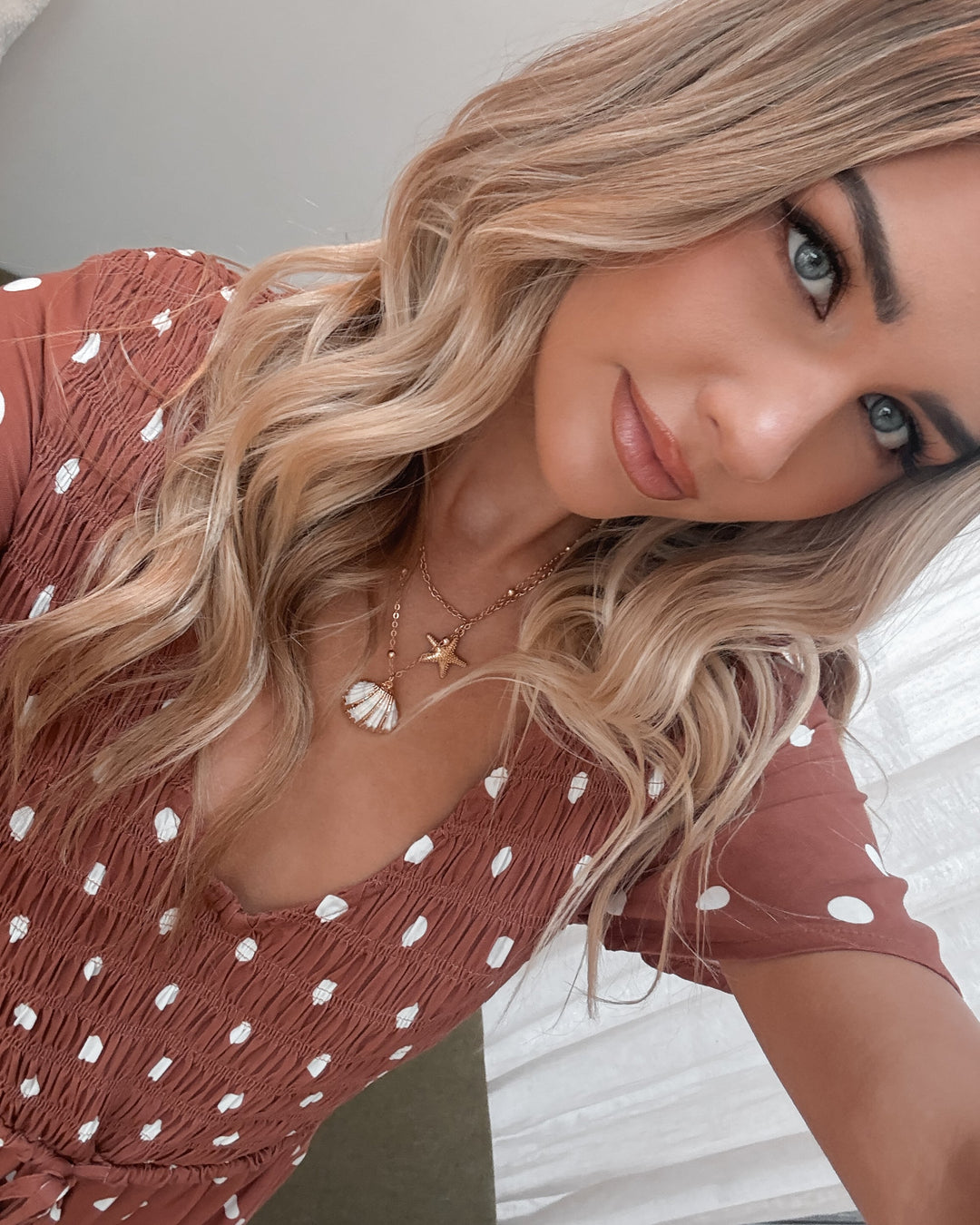 Kobieta | Sukienka Midaxi | Dekolt w Serek | Marszczona Góra | Warstwowy Dół