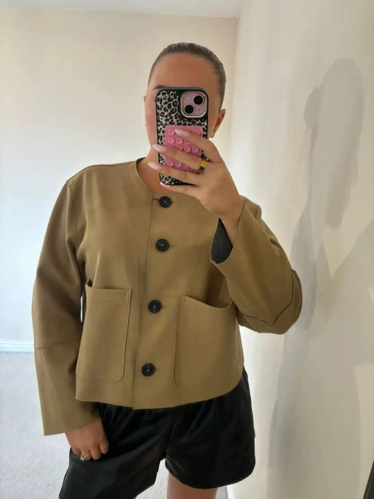 Kobieca Kurtka Bomber Varsity z Minimalistycznym Zapięciem na Guziki