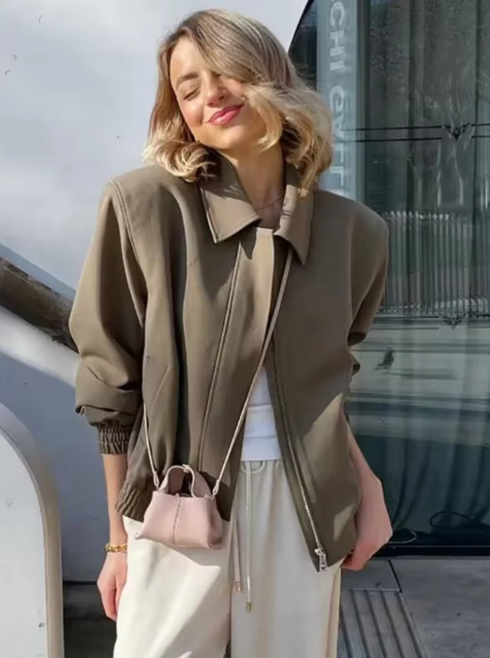 Kobieta | Ocieplana Kurtka z Kapturem | Miękkie Wypełnienie | Ciepły i Wygodny Styl Zimowy | Codzienna Elegancja