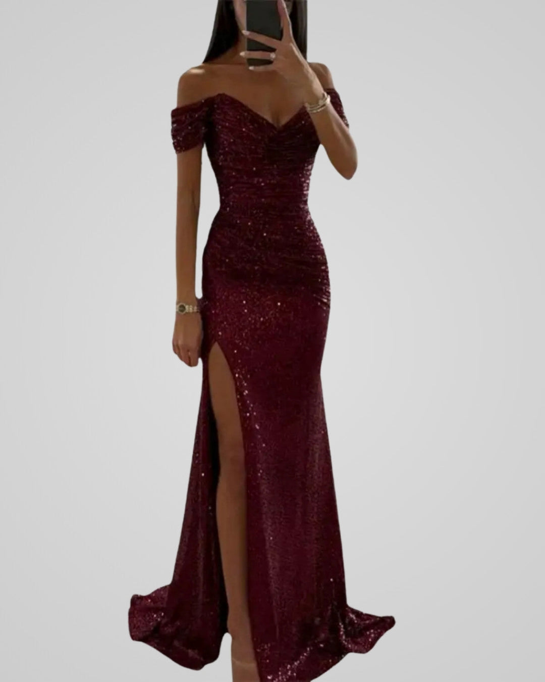 Seraphina Aureli | Sukienka z Odkrytymi Ramionami z Pailletten i Wysokim Rozcięciem