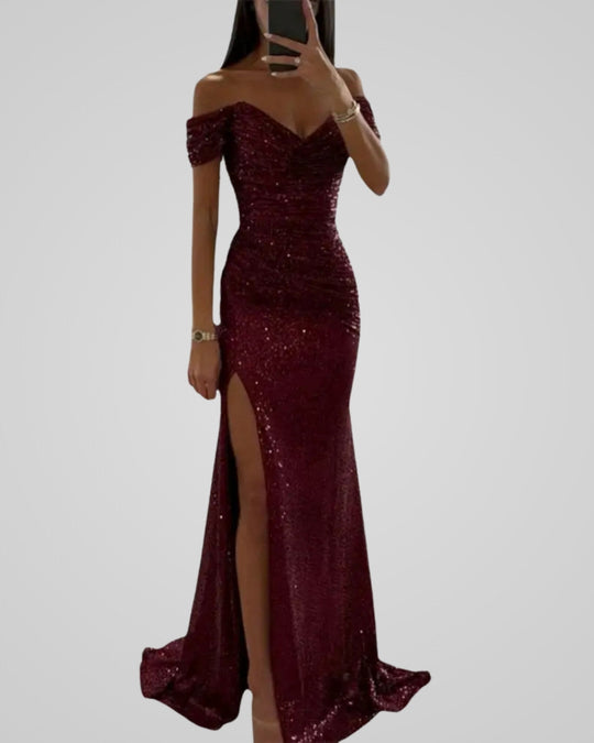 Seraphina Aureli | Sukienka z Odkrytymi Ramionami z Pailletten i Wysokim Rozcięciem