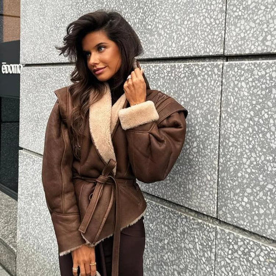 Paloma | Stylowa kurtka z sztucznej skóry z futrem teddy i detalami sznurowania