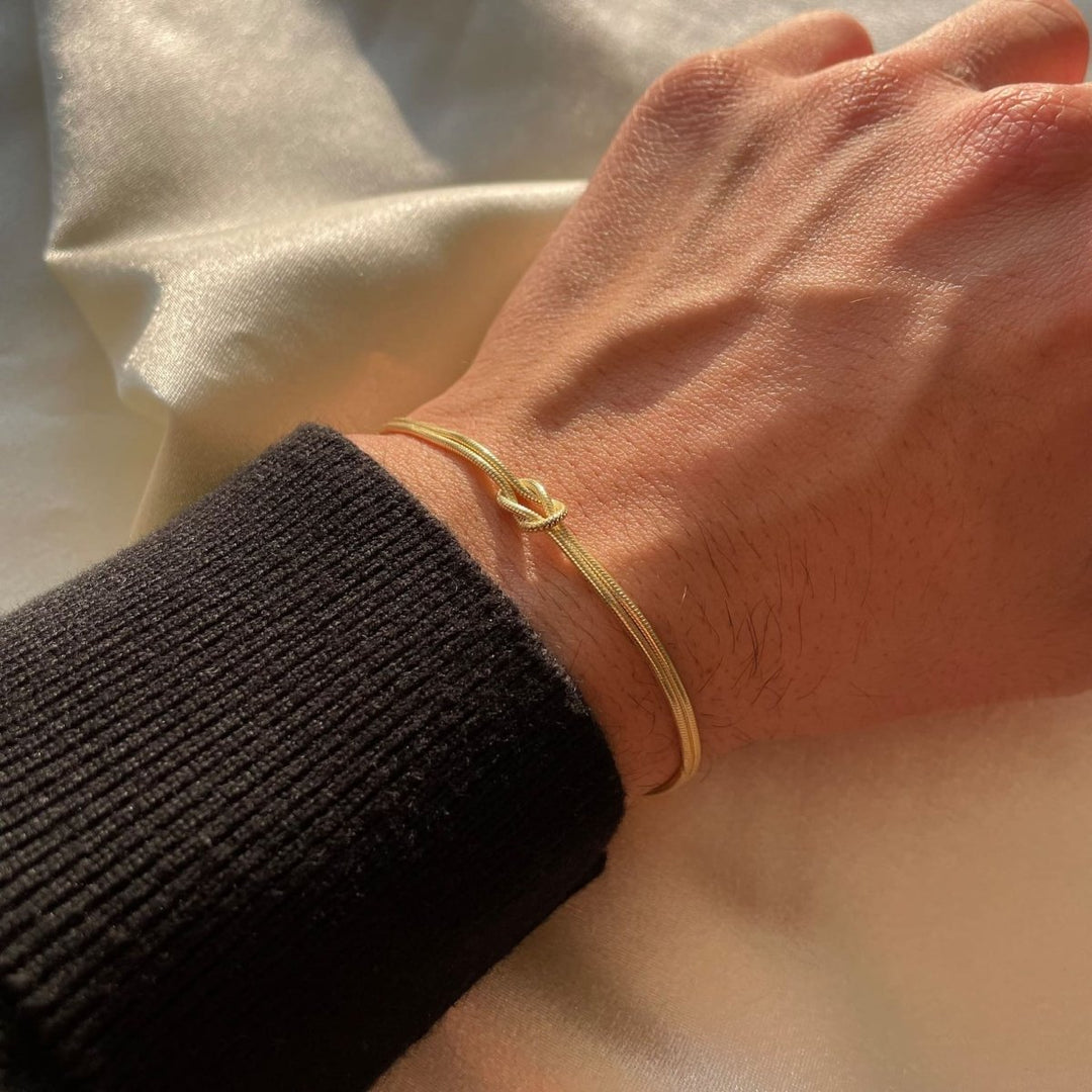 Elegancka Minimalistyczna Bransoletka z Węzłem Miłości dla Kobiet