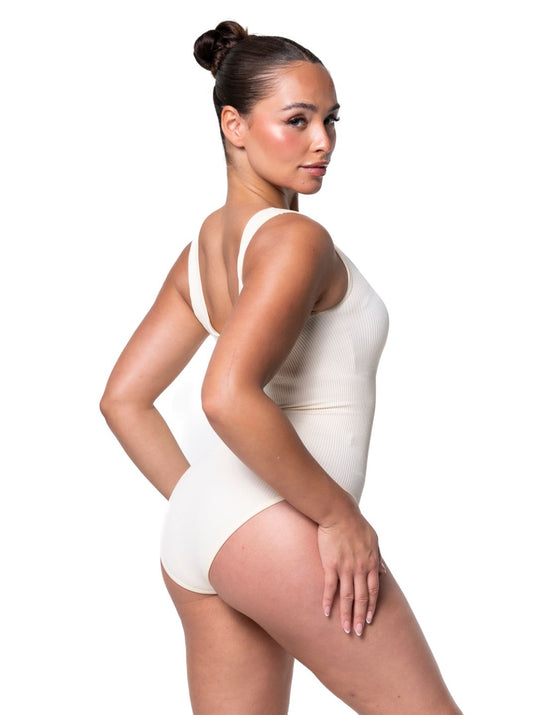 Body modelujące z prążkowanej tkaniny
