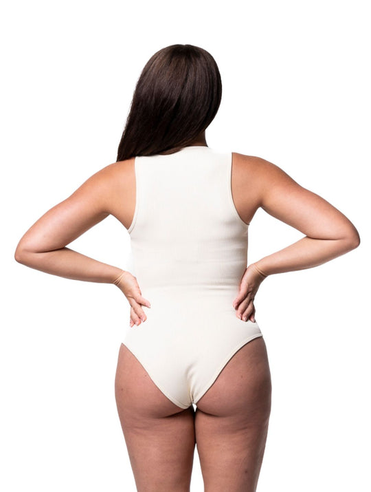 Gładki bodysuit shapewear z kwadratowym dekoltem