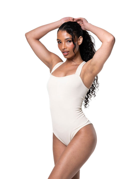 Gładki bodysuit shapewear z kwadratowym dekoltem