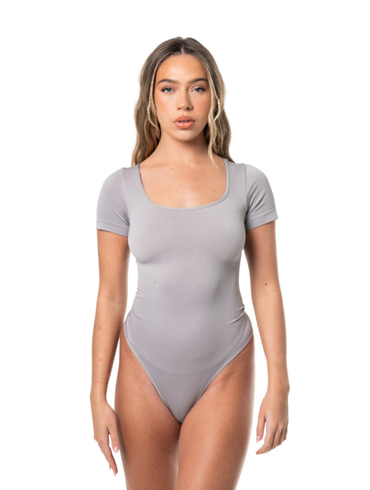 Bodysuit z kwadratowym dekoltem