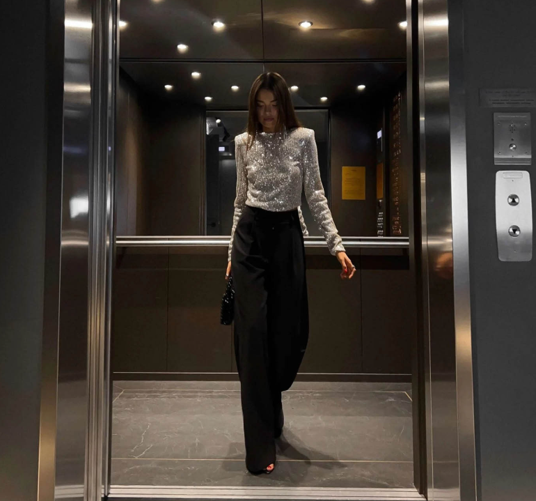 Pleun | Top z cekinami z długim rękawem